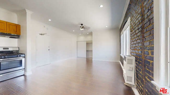 Building Photo - 738 New Hampshire Ave