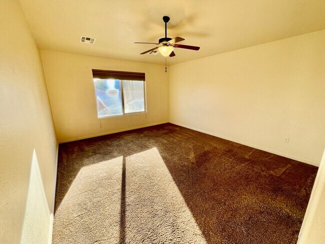 Building Photo - Pet Friendly Home in Green Valley