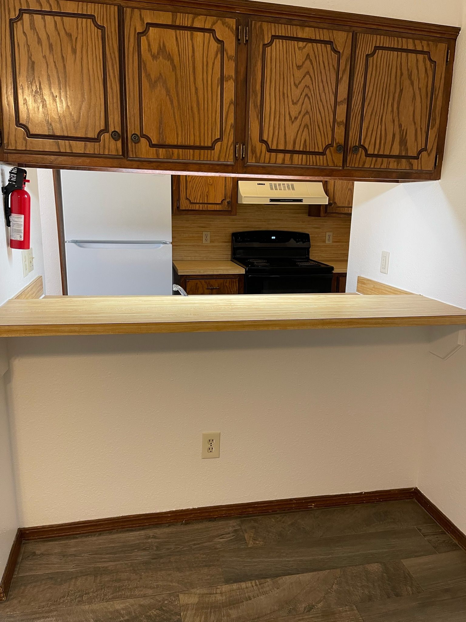 Looking into Kitchen from Bar - 908 Acacia Cir