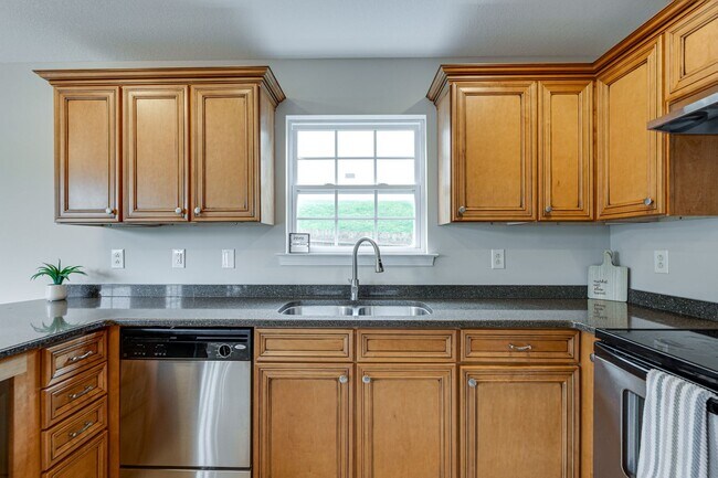 Building Photo - 3BR 2BA