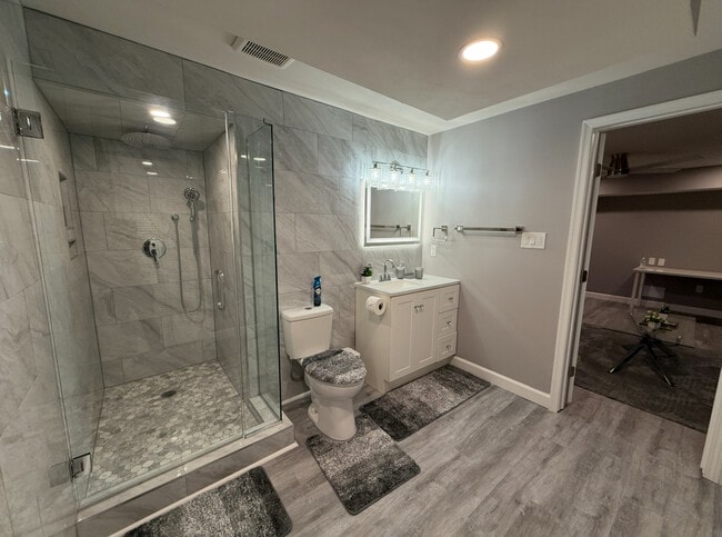 Building Photo - 208 Normandy Cres