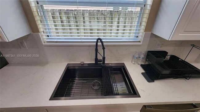 Building Photo - 343 NE 36th Terrace