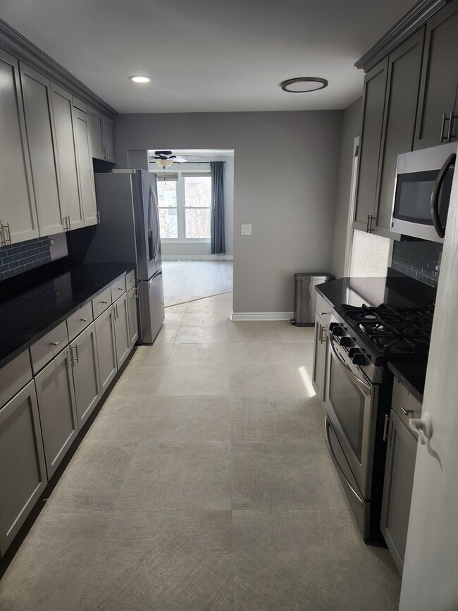 Building Photo - 1020 Brunswick Harbor