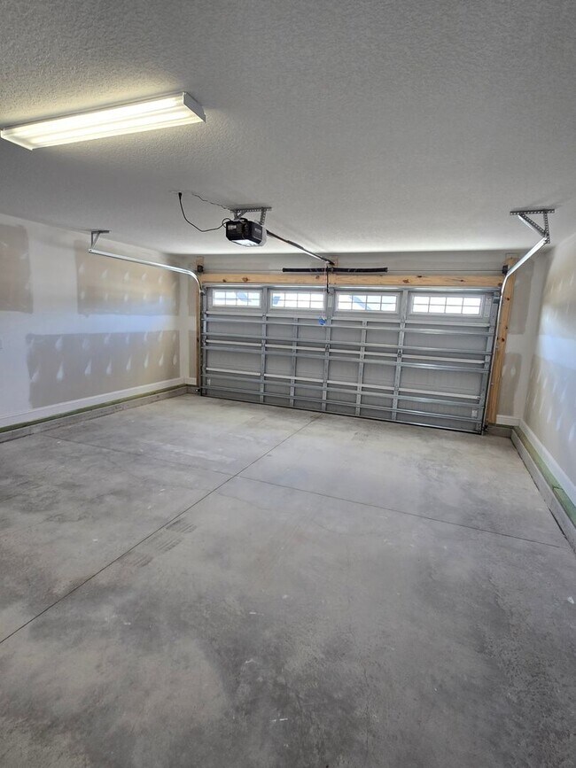 Building Photo - 918 Uplands Ln