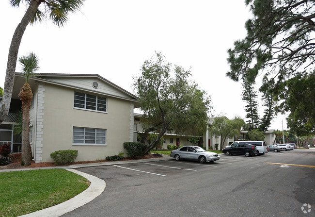 Primary Photo - Edgewater Apartments