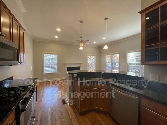 Building Photo - 239 Carlyle Park Dr