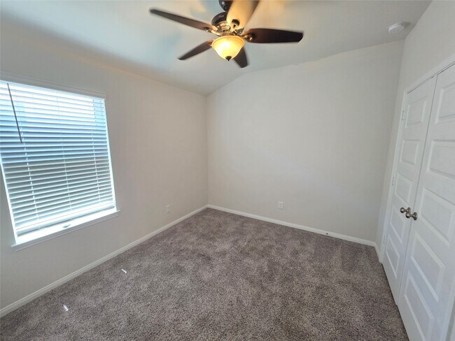Building Photo - 221 Harper Ridge Dr