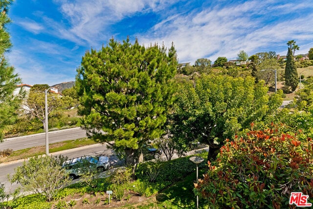 Building Photo - 1650 Palisades Dr