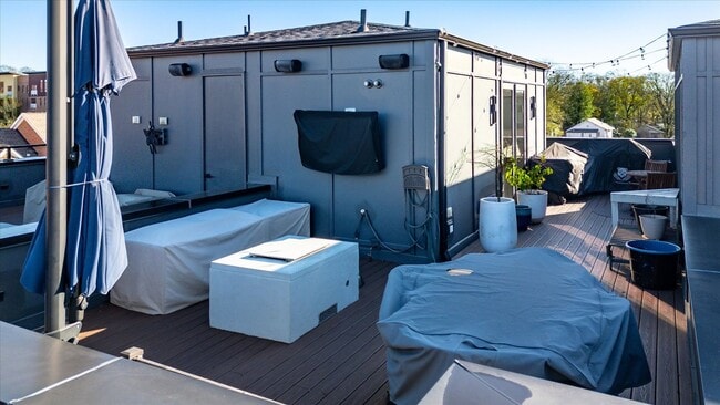 Building Photo - Stunning 3/2.5 Located on North Main Street, Downtown Greenville!