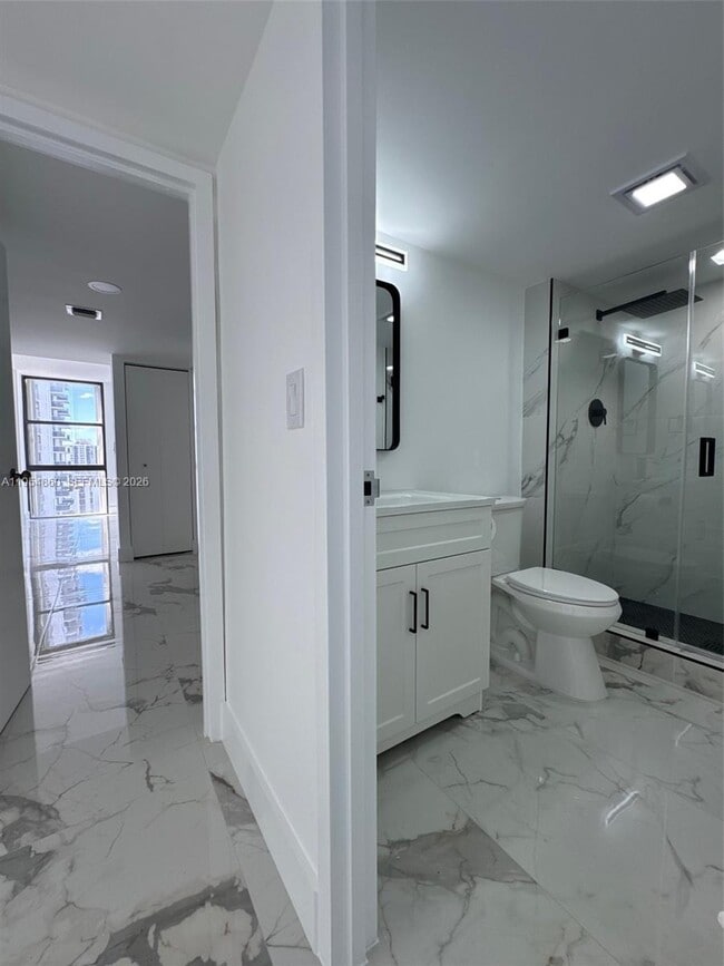 Building Photo - 3675 N Country Club Dr