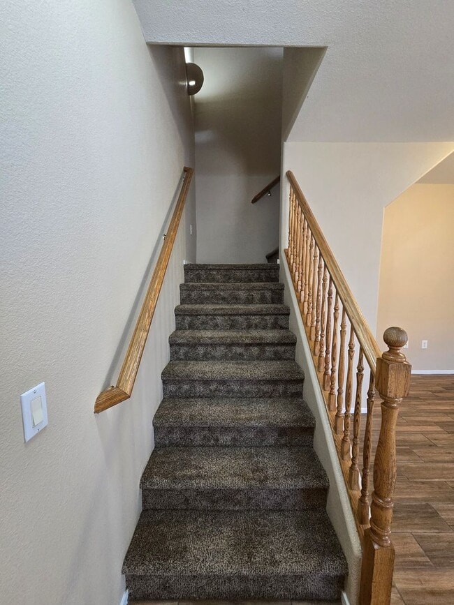 Building Photo - A Fabulous 3 Bedroom Townhouse close to NA...