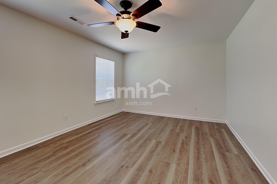 Building Photo - 145 Collenton Ln