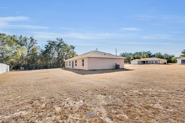 Building Photo - Large 4 Bedroom Rental!
