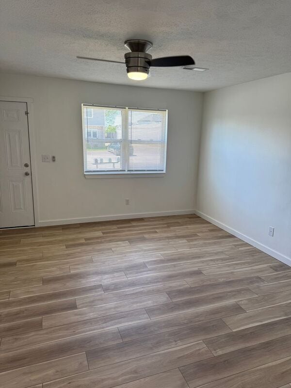 Building Photo - 623 E Bain St