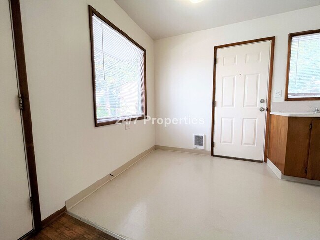 Building Photo - Affordable 1 BD | 1 BA Home - North Tabor