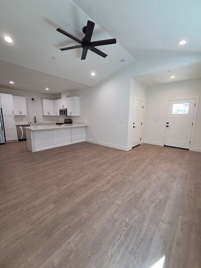 Building Photo - Brand New Build on Old Alturas - ALL Electric with City of Redding Solar!