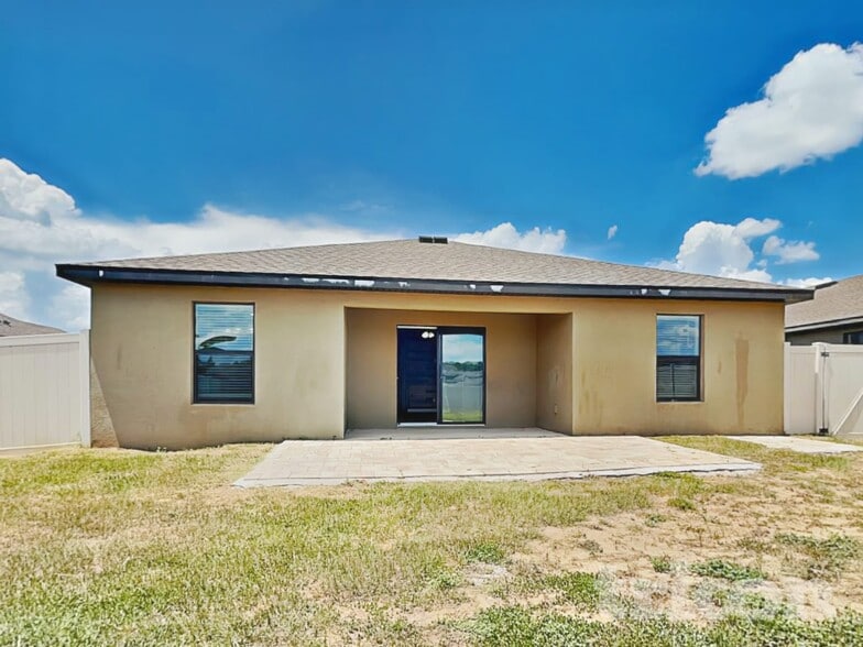 Building Photo - 1479 Swan Lake Cir