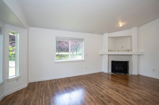 Building Photo - Exquisite 3-bedroom, 2-full bath Home in Puyallup