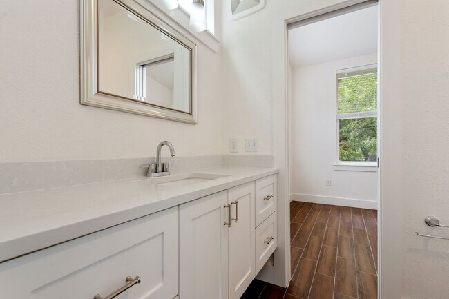 Building Photo - 4416 Rosedale Ave