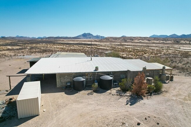 Building Photo - 400 N Smiling Dog Trail
