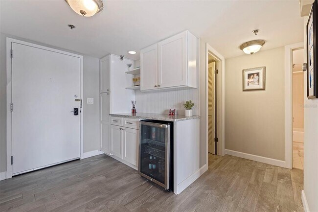 Building Photo - 7430 Sunshine Skyway Ln S