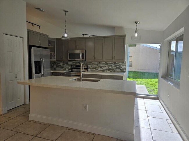 Building Photo - 14720 Highland Springs Ct