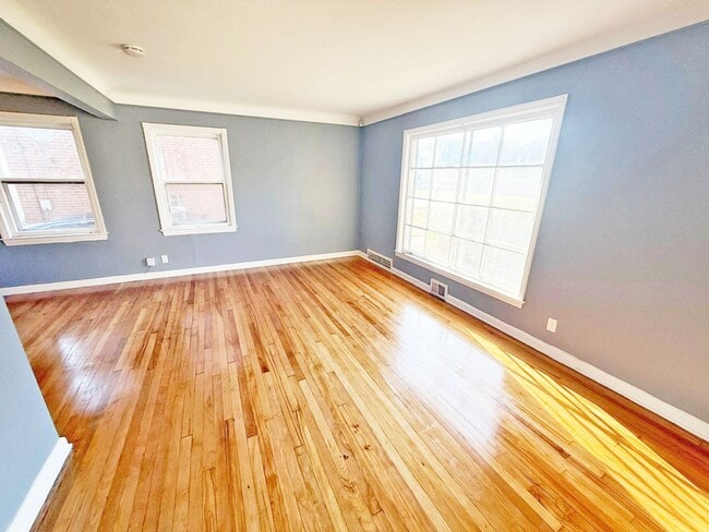 Building Photo - 4 BED 2 BATH SINGLE FAMILY HOME!