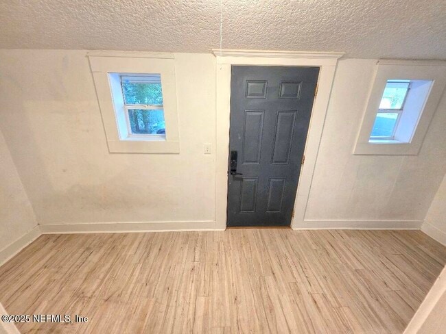 Building Photo - 3058 Phyllis St