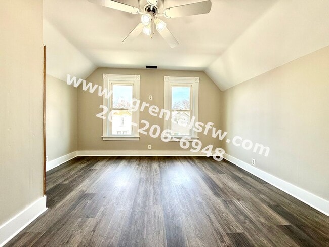 Building Photo - 615 W 4th St