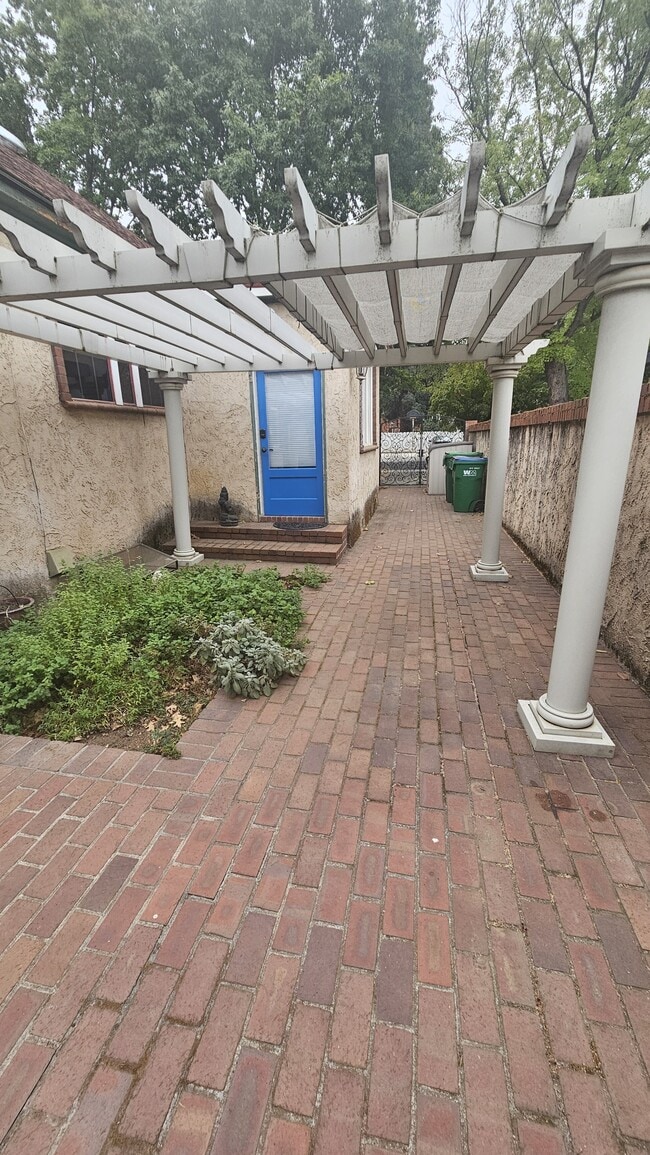 Building Photo - 236 W Frances Willard Ave
