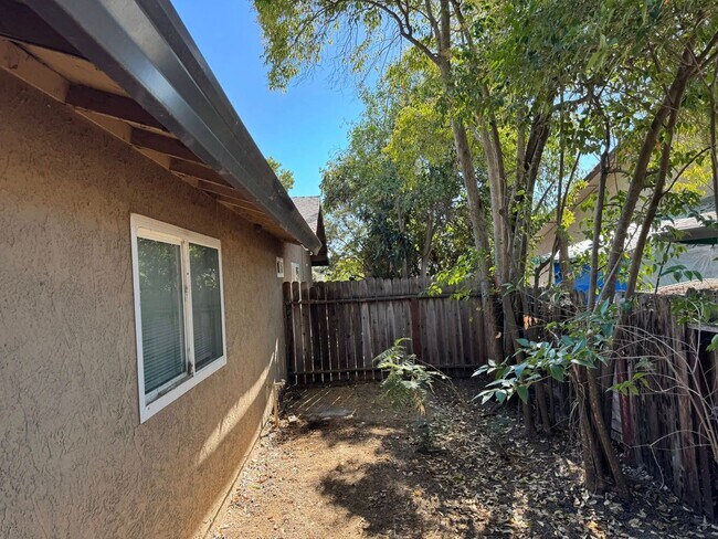Building Photo - 5546-5548 Kohler Avenue