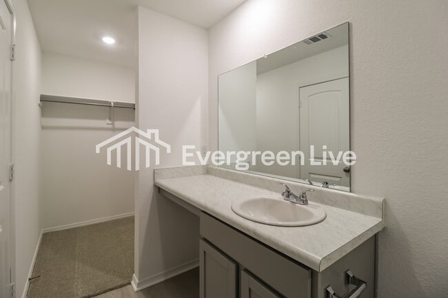 Building Photo - 41 Remington Ln