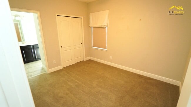 Building Photo - 15405 Honeybell Dr