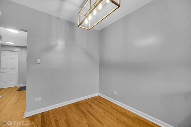 Building Photo - 4006 W Nelson St
