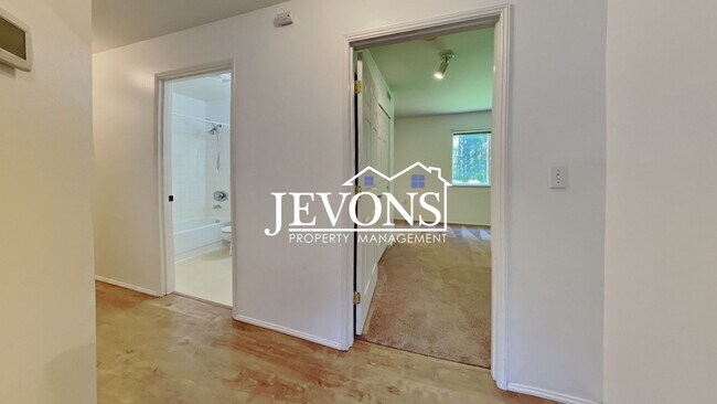 Building Photo - Condo with Swimming Pool and Private Enclosed 1-Car Garage in Klahanie Neighborhood