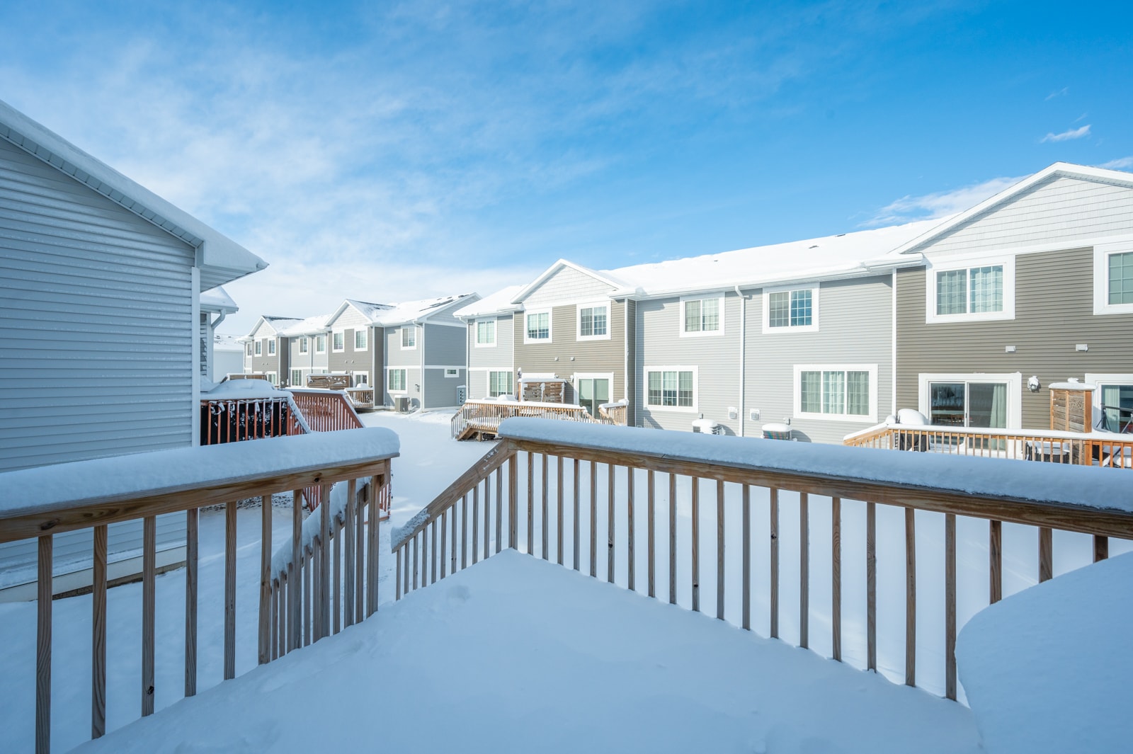 Building Photo - 9649 Crowning Dr