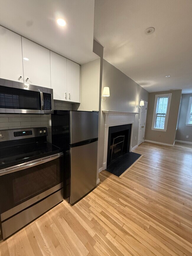 Building Photo - 82 Phillips St