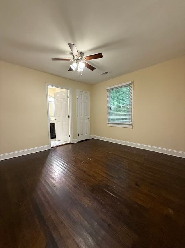Building Photo - 3 bed 2 bath in Atlanta!