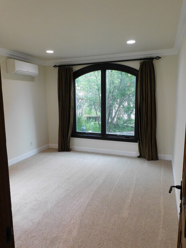 Building Photo - 56 La Venezia Ct