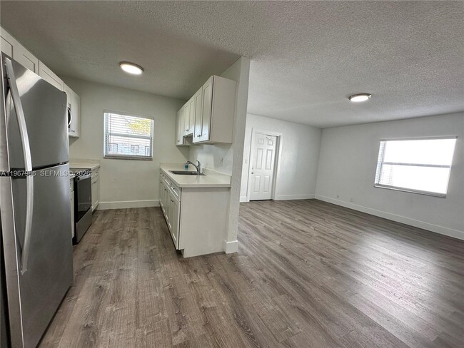 Building Photo - 3616 NE 11th Ave