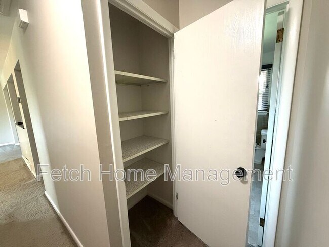 Building Photo - 417 Surrey Dr