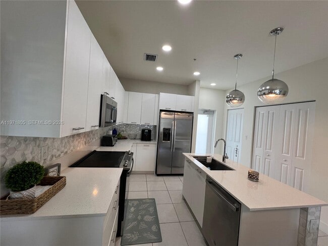 Building Photo - 8001 NW 41st St