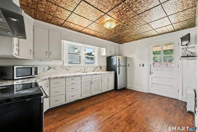 Building Photo - 92 Hazelmere Rd