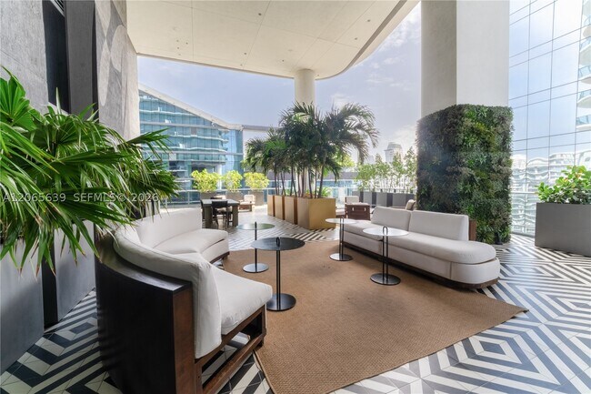 Building Photo - 801 S Miami Ave