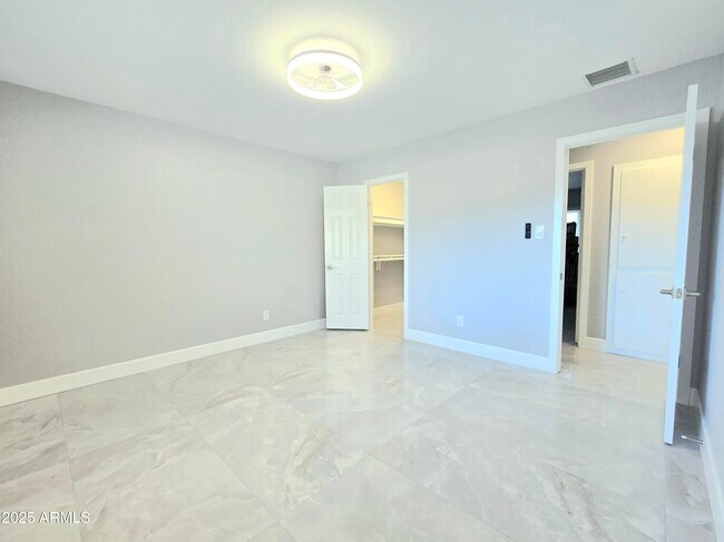 Building Photo - 2848 E Turquoise Dr