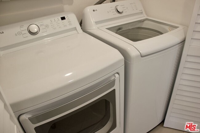 Building Photo - 1265 Bienveneda Ave