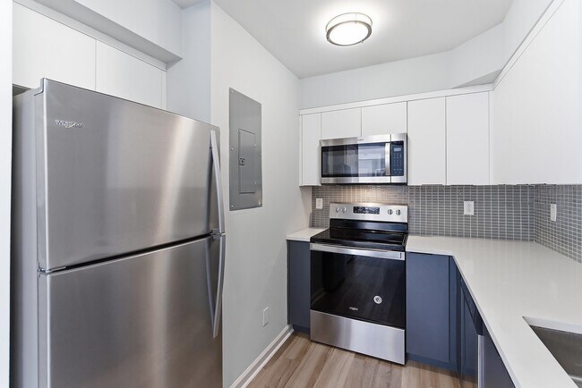 Building Photo - 160 Lafayette St