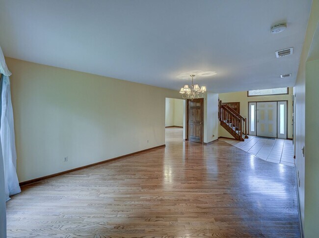 Building Photo - 26 White Swan Way