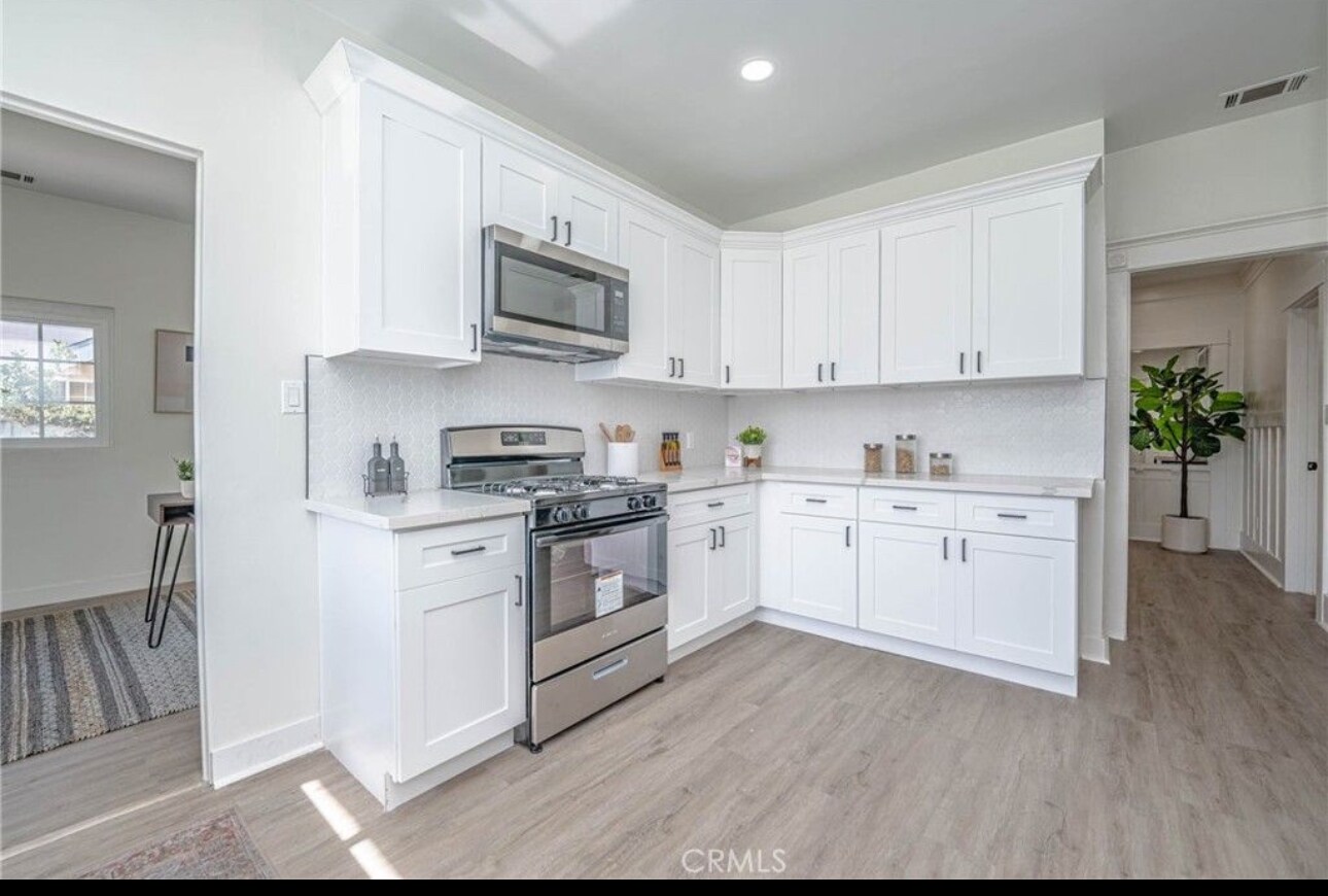 Building Photo - 1842 W 50th St