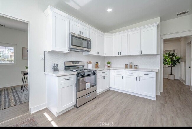 Building Photo - 1842 W 50th St